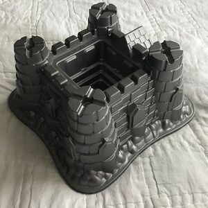 NORDICWARE CASTLE BUNDT PAN**PERFECT KIDS BIRTHDAY CAKE!😃